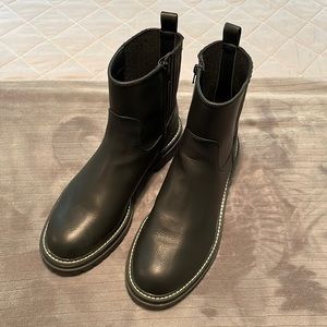 Women’s Lug Chelsea Boot